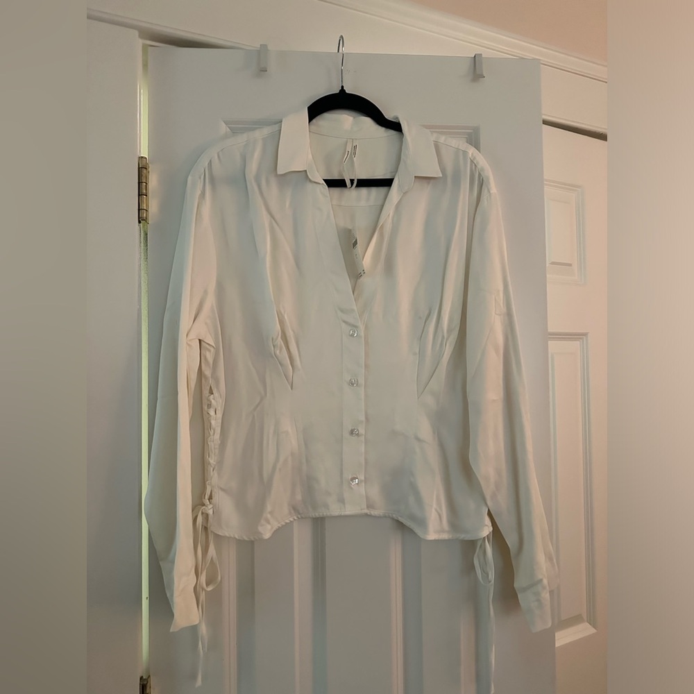 By Anthropologie Long-Sleeve Silky
Corset Blouse in White NEW - Picture 12 of 14